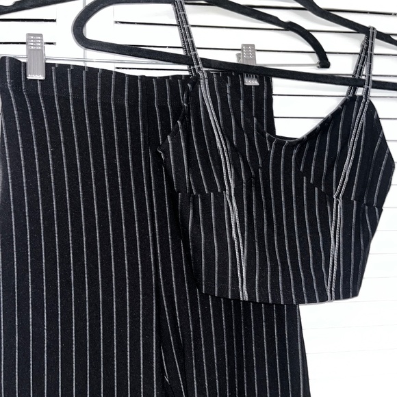 Matching Set Striped Leggings and Top - Picture 5 of 6